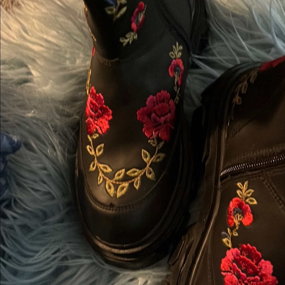 New FARM Rio Black and Red Combat Boots with Floral Embroidery NWOT - Picture 6 of 16